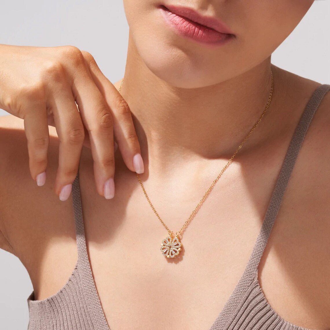 Clover Charm Necklace - Soliqlo